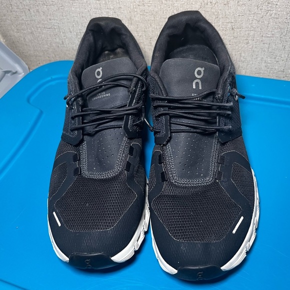 On Running Men's Black and White Athletic Shoes W10 - Picture 2 of 10
